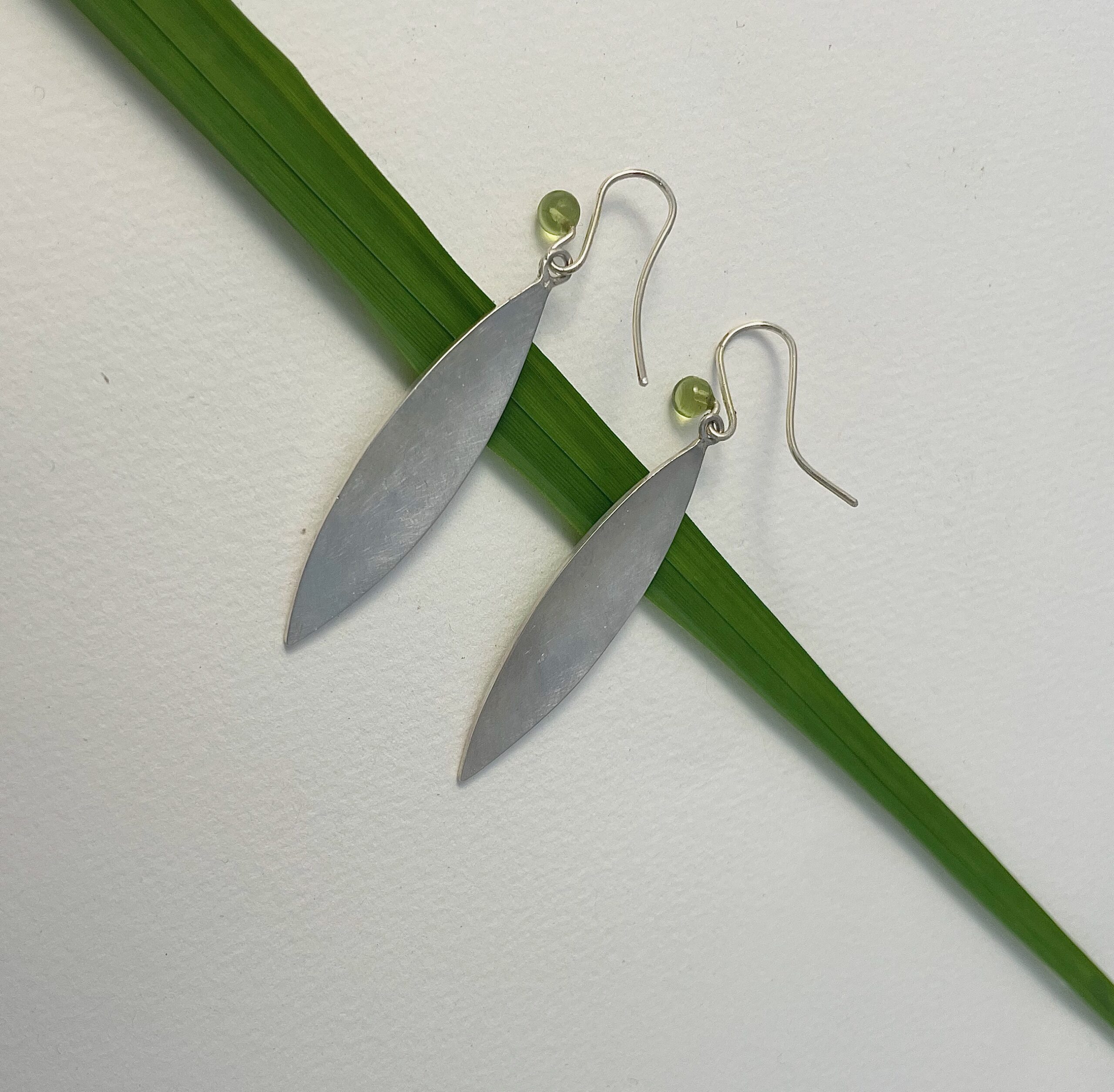 Extra Long leaf green earrings with peridot - Image 3